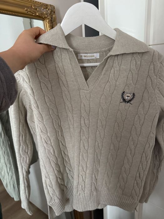 Дамски бежов пуловер