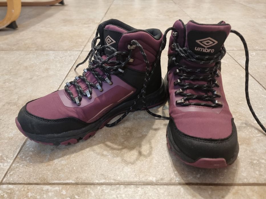 Vand bocanci dama Umbro mărimea 37