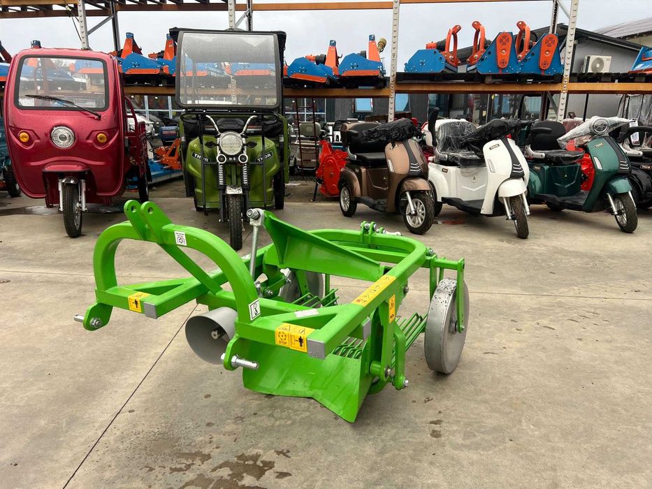 Utilaj nou recoltat cartofi, jug intr-o parte, lateral, spate Agramix