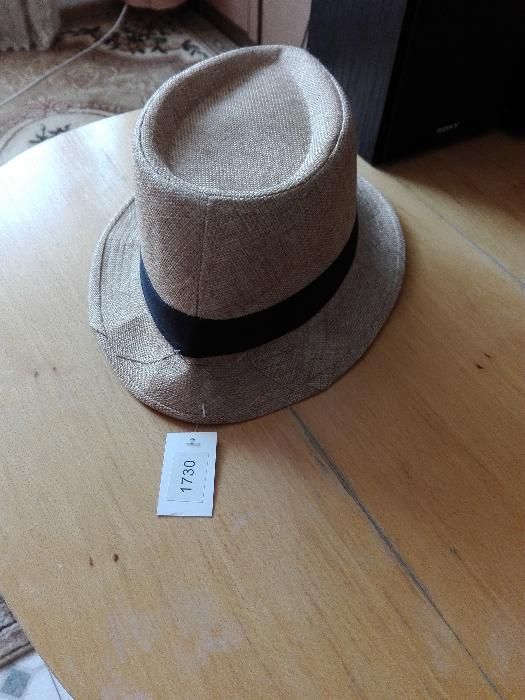 Нова сламена шапка с етикет