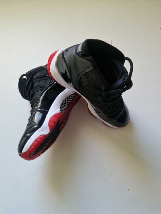 Jordan 11 Retro Playoffs Bred оригинални маратонки