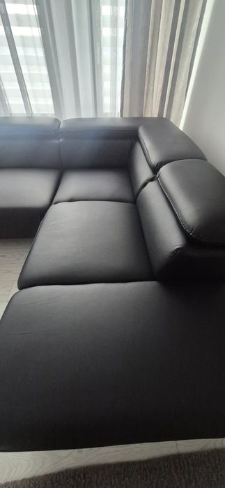 Colțar negru impecabil Dimensiuni: L  2.60cm
l  2.00cm
Șezut 65cm