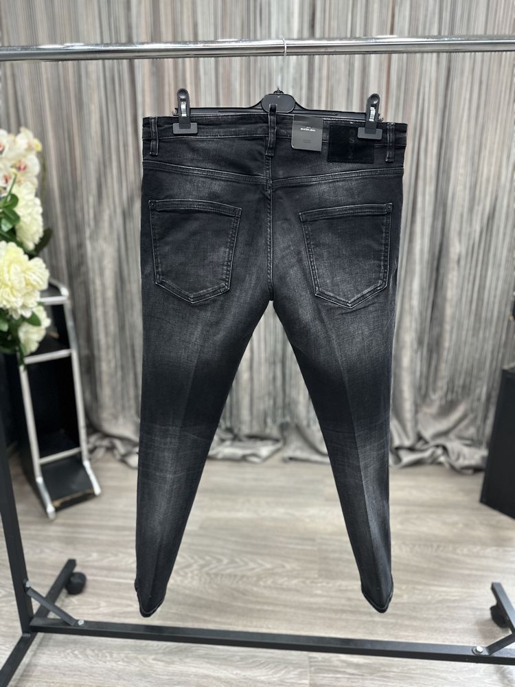 Blugi dsquared2 (marimi 50’L- 52’xl - 54’xxl - 56’3xl - 58’4xl )