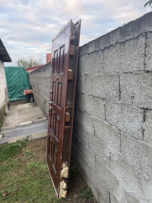 Ușă metalică de bloc sau curte