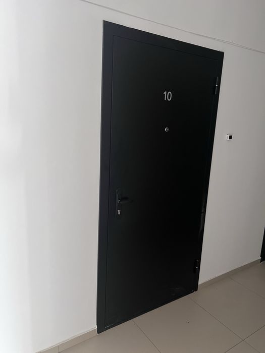 Продам входную дверь