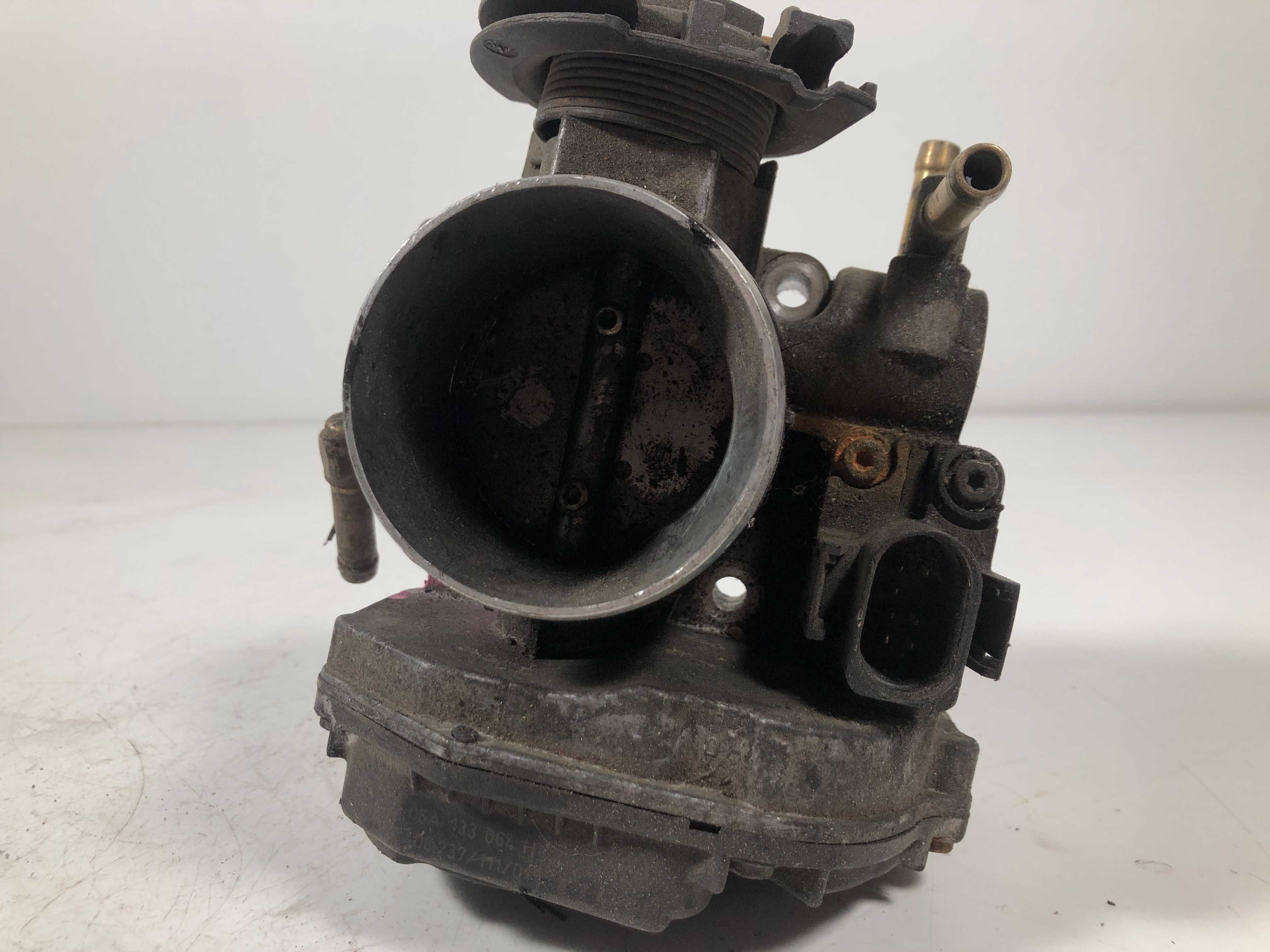 Дроселова Клапа  Vw golf 4 2.0 1998г 06A133064H
