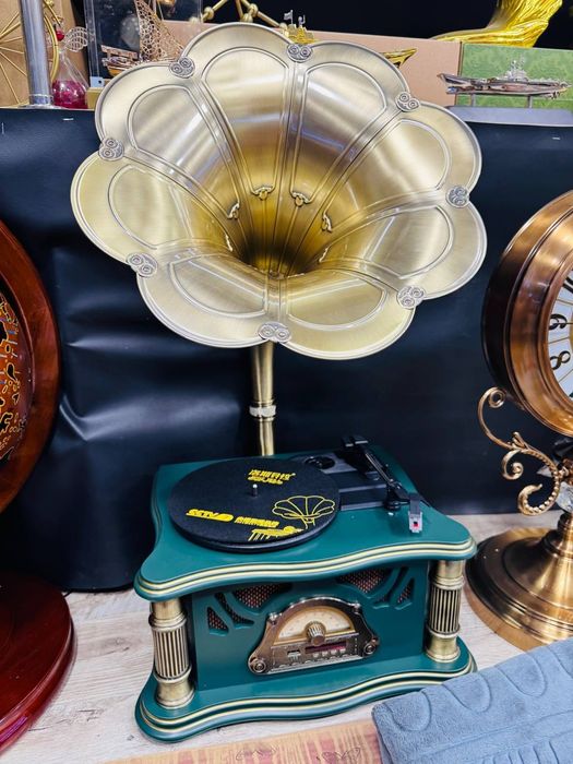 Президентский  Антикварный  Грамафон и патифон  пластиковые падарок д