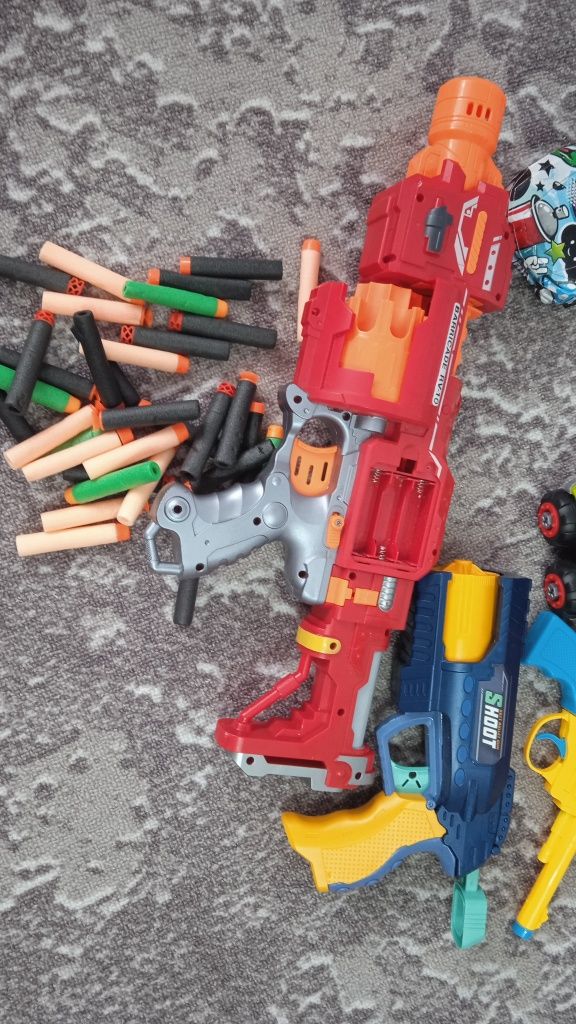 Игрушки машинки, пистолеты игрушечные