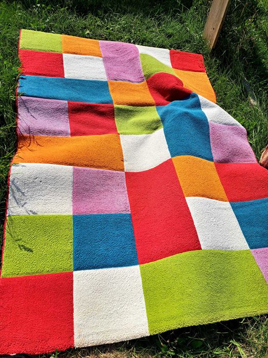 Covor colorat cu predare in oras babeni judetul valcea