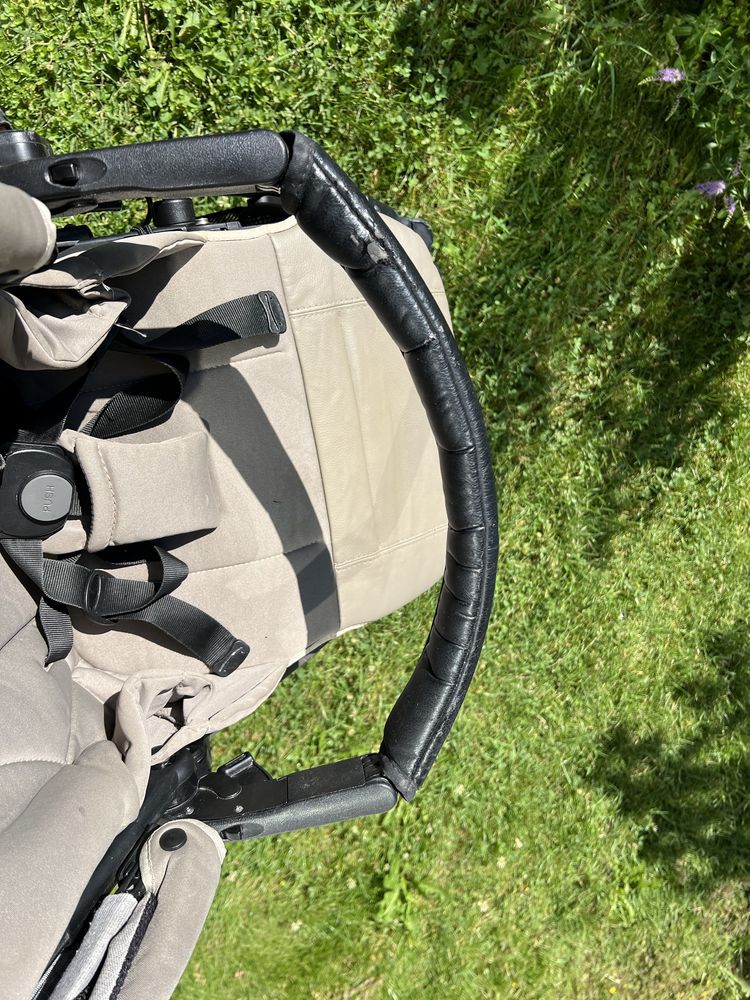 Продавам детска количка Peg Perego Book