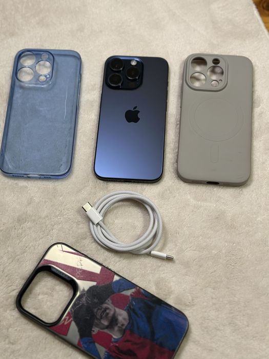 iPhone 15 Pro 98% baterie Blue titanium + 3 huse / cablu ca si nou