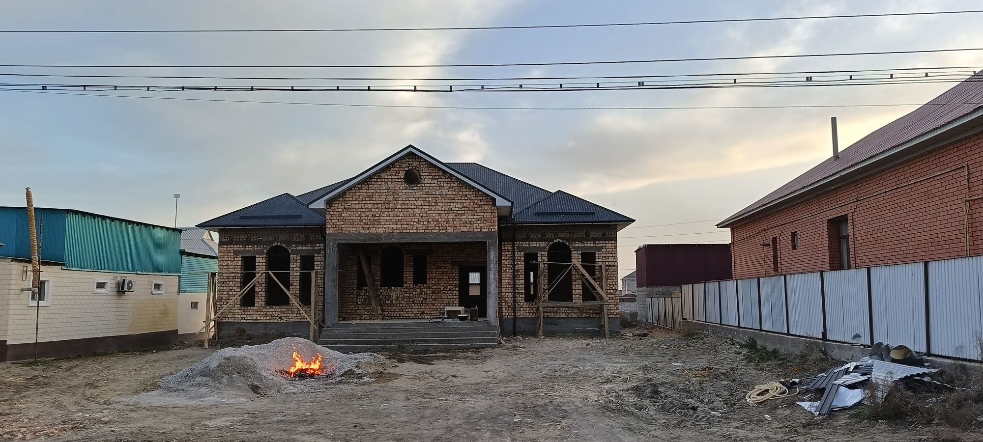 Ақ орда м/р 270 мектеп қасында там сатылады. Толықтай куйдірілген кірп