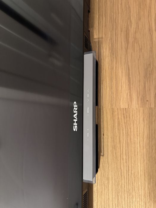 TV Sharp diagonala 101 cm