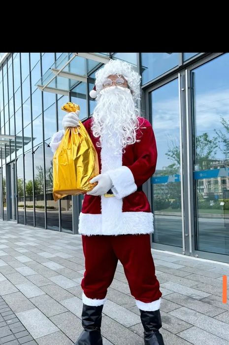 Moș Crăciun disponibil! Vin cu sacul plin și voie bună!