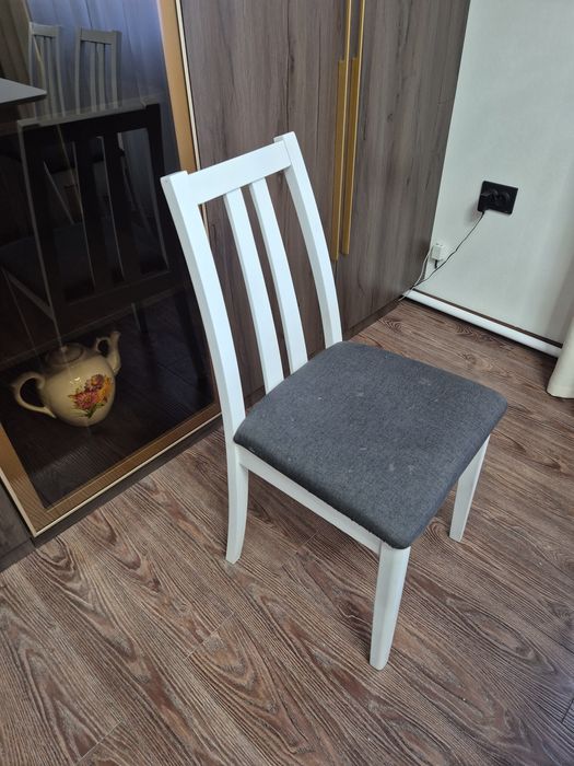 Стол и стулья продам