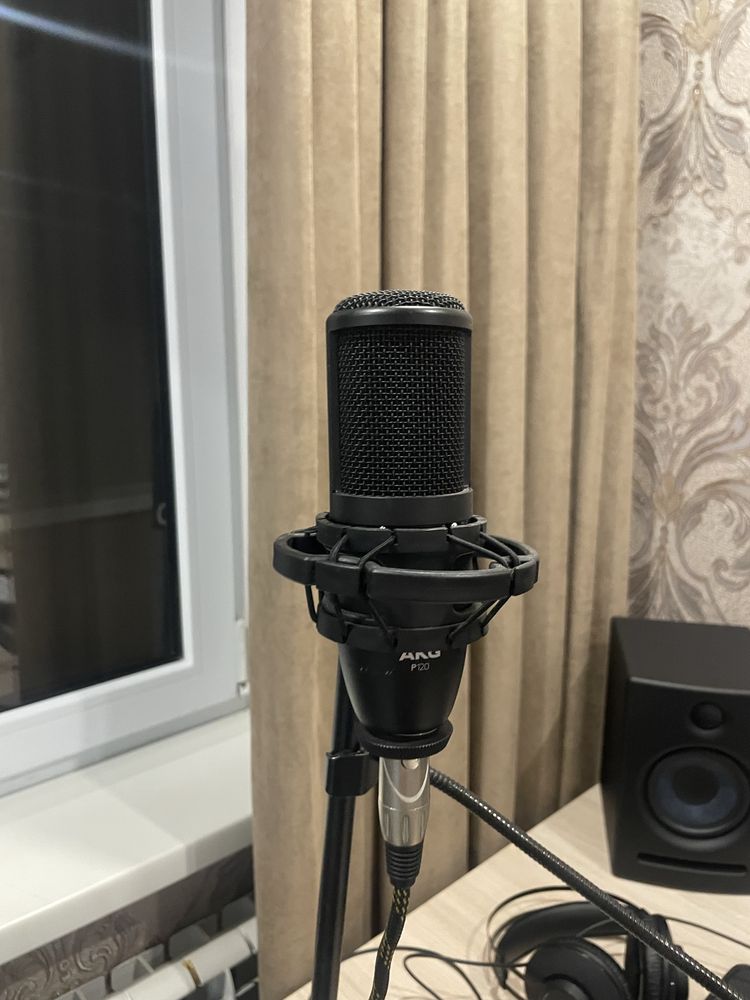 Микрофон AKG P120