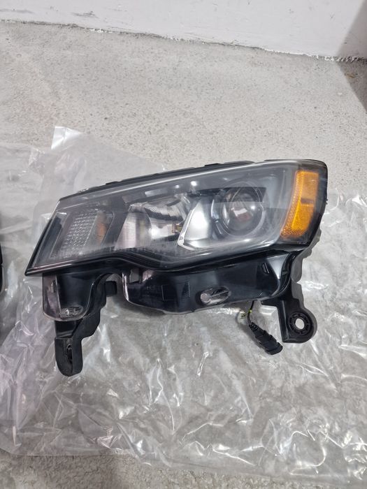 Фарове За Jeep Grand Cherokee WK2