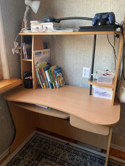 Продам компьютерный стол