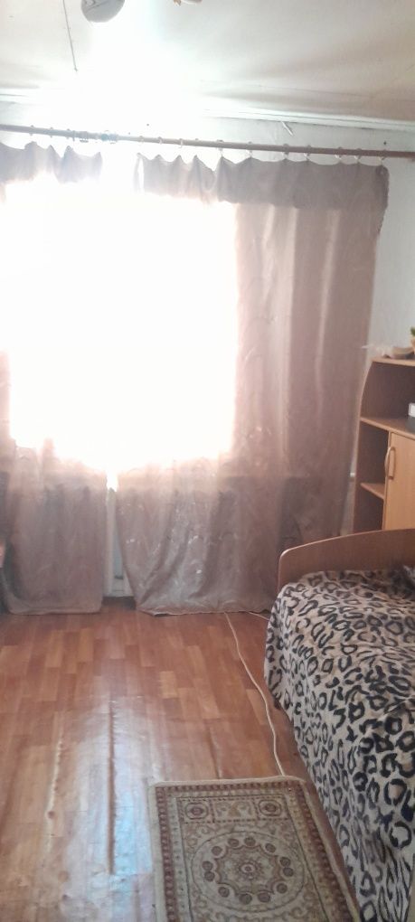 Продаётся кирпичный (красный кирпич покрытый силикатным кирпичом )