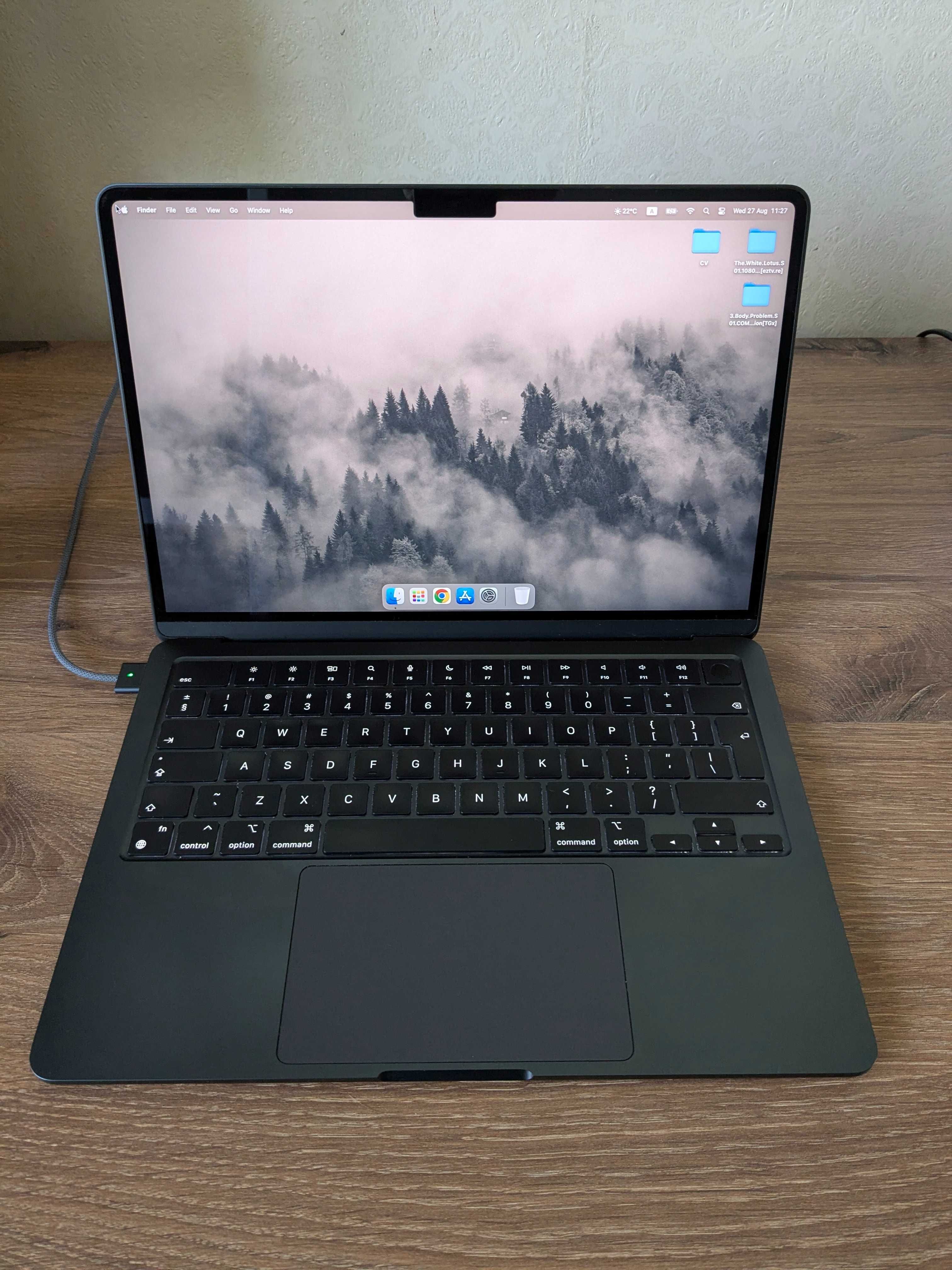 M3 MacBook Air 13 inch 8 gb ram 256 ssd