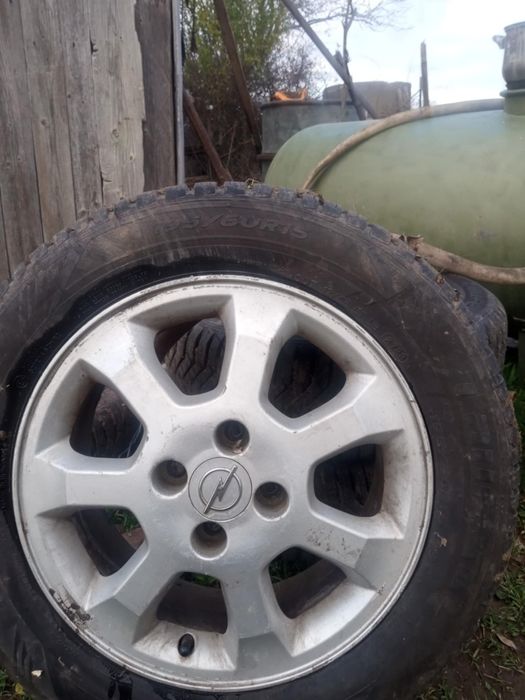 Vând 4 cauciucuri de iarna cu jante de aluminiu