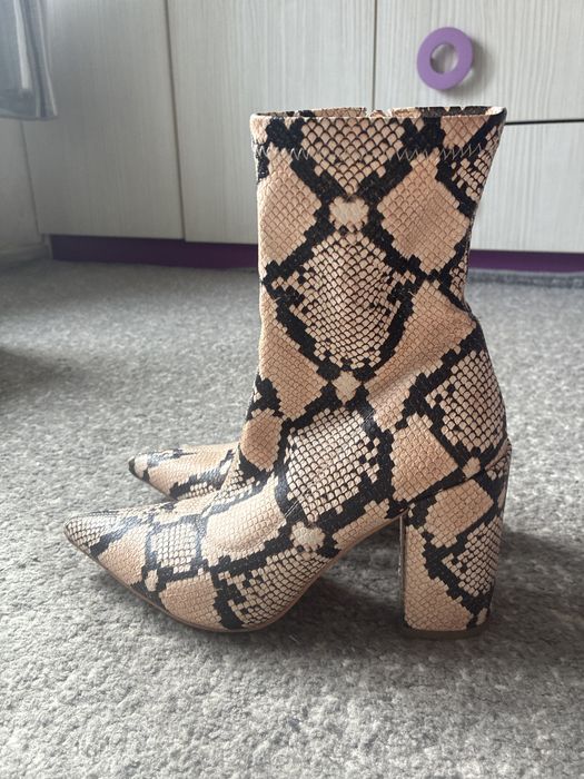 Боти в змийски принт