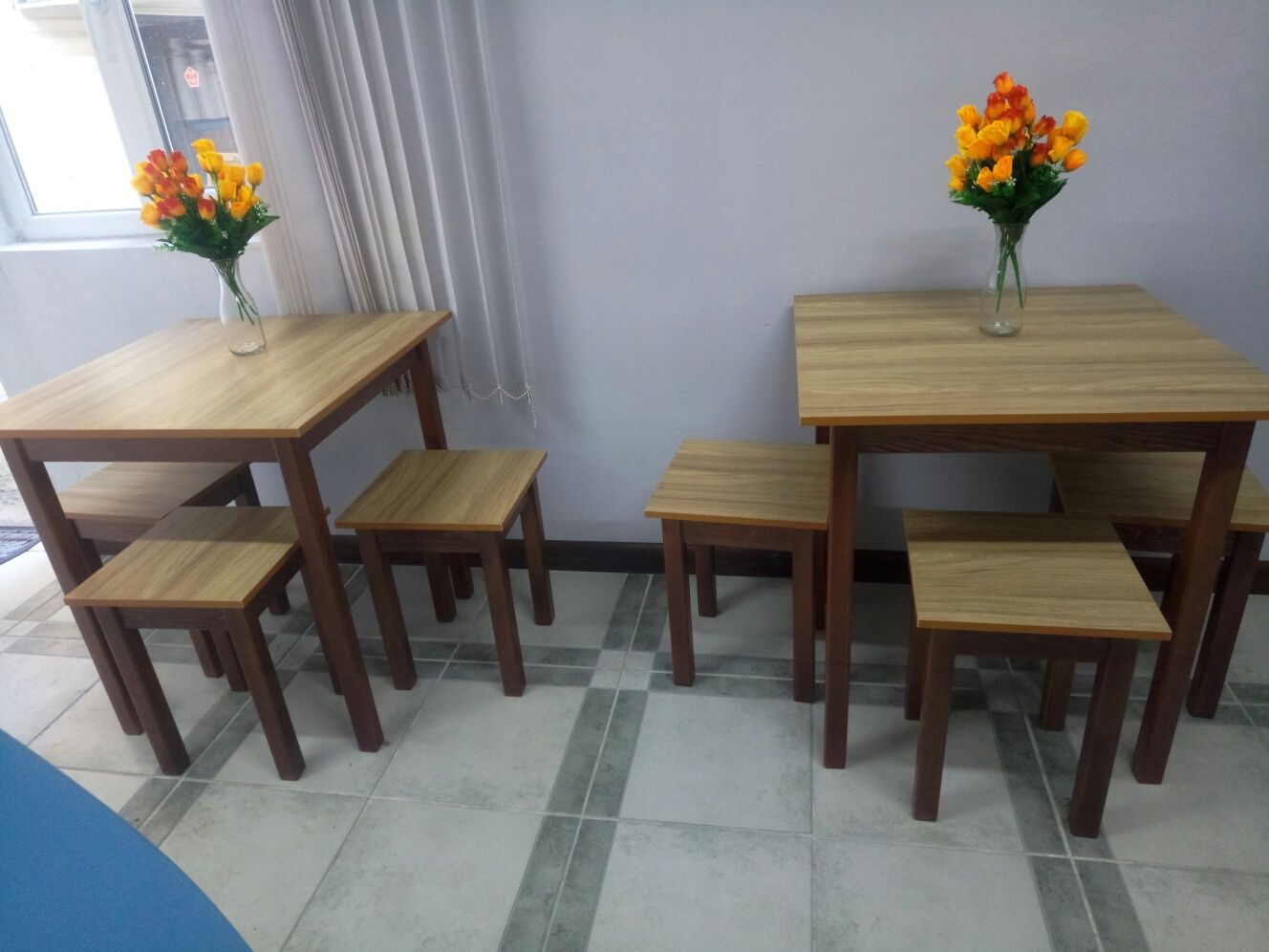 2 новых деревянных стола (70*70 см) без табуретов