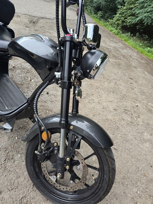 Scuter electric MH3 Carbon 4000W brushless. Viteza 85km/h. Autonomie