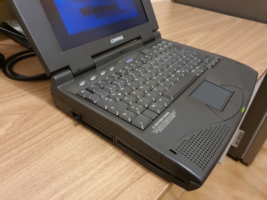 Laptop Compaq Armada 1520D - din anul 1997, impecabil, functional.