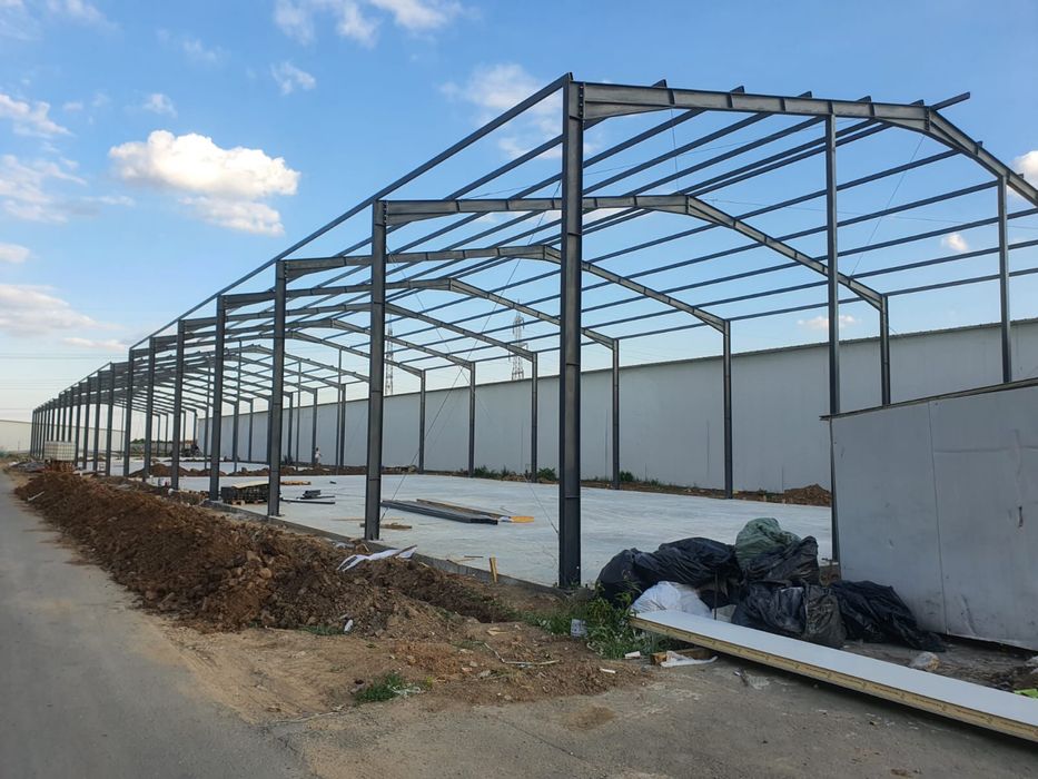 Vand hala metalica 15X30 metri cu panouri sandwichi
