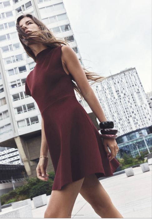 Трикотажные мини платье