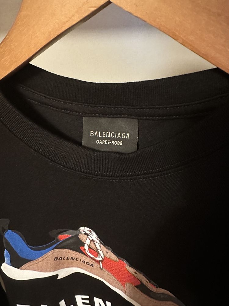 Tricou Balenciaga colectia noua