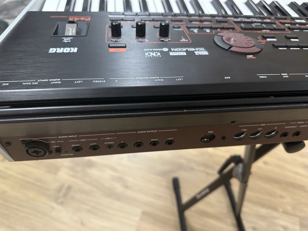 Продавам korg pa 4 X 61 keys