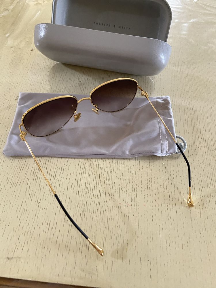 Очки Charles & Keith