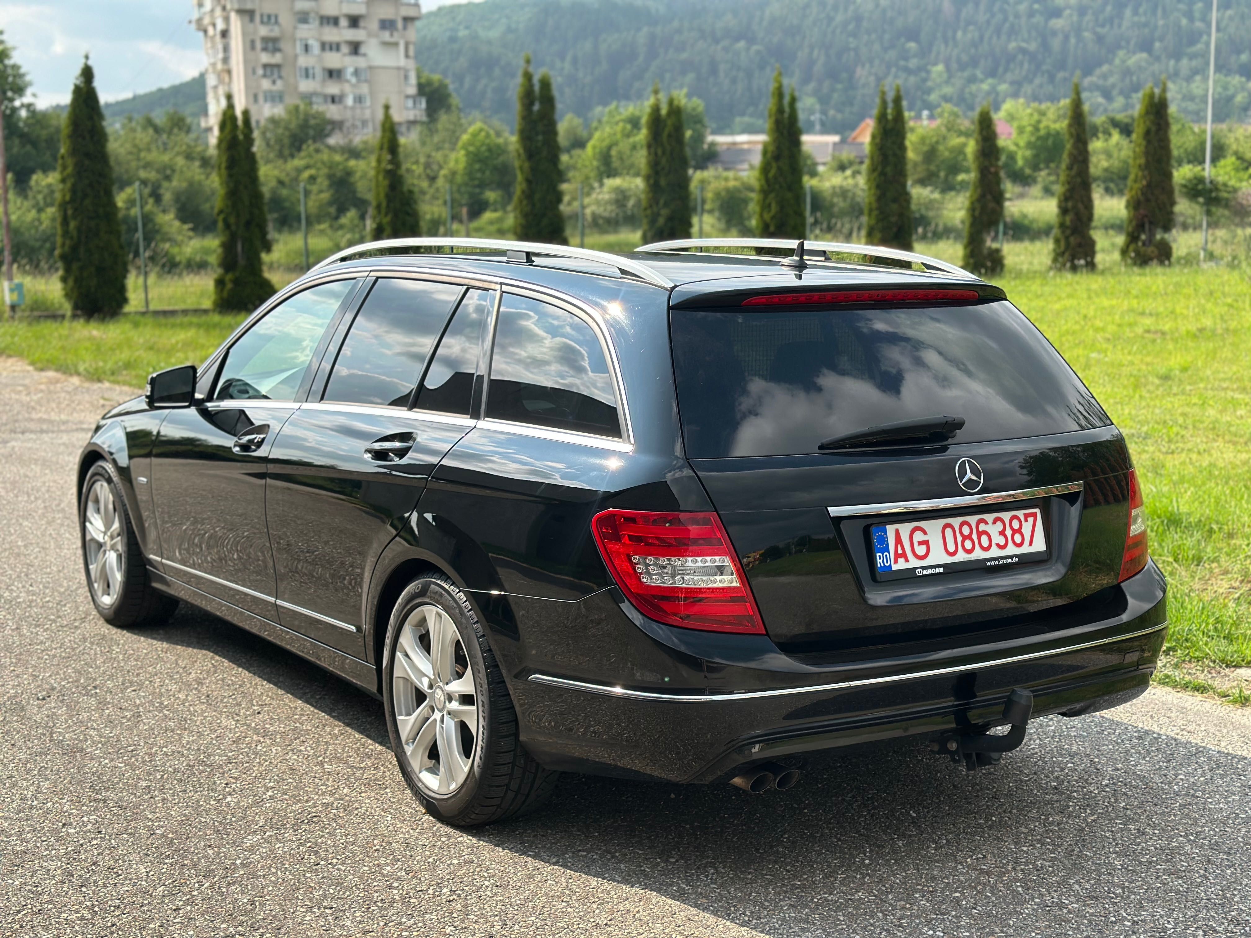 Mercedes C200 • 2013