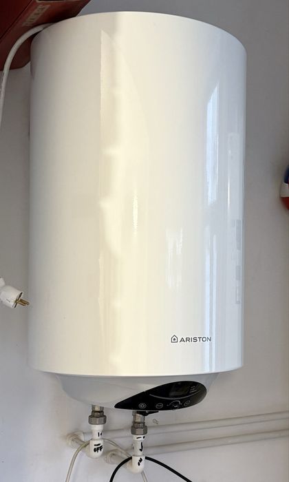 Vând boiler electric Ariston Pro Plus 80V, putere 1,8 kW