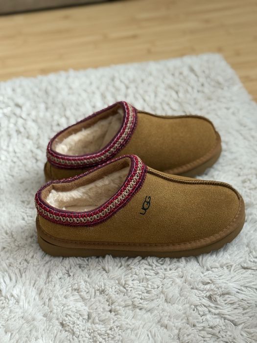Ugg muștar, Damă