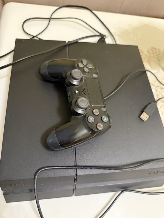 Playstation 4 + 9 игри и джойстик