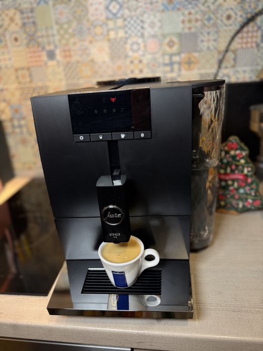 Кафемашина- кафеавтомат Jura Ena 4 с подарък 1кг кафе Lavazza