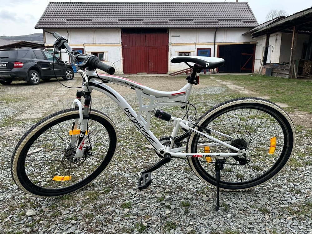 Bicicleta mountain bike full suspension