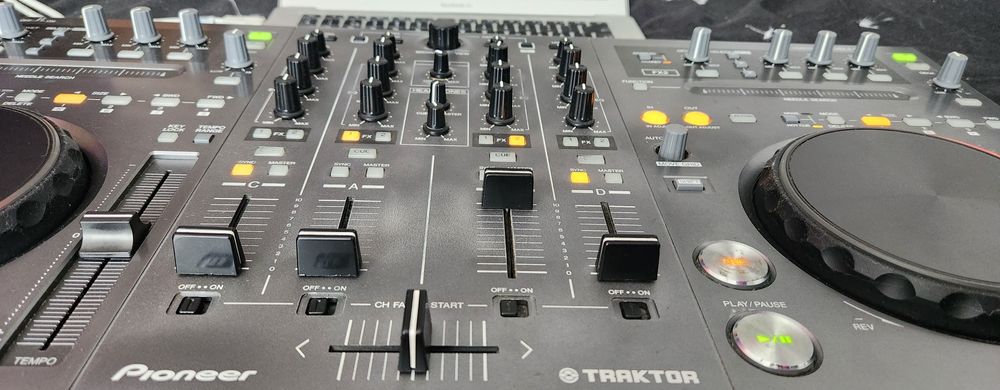 Pioneer ddj t1 consola dj schimb cu shure glxd