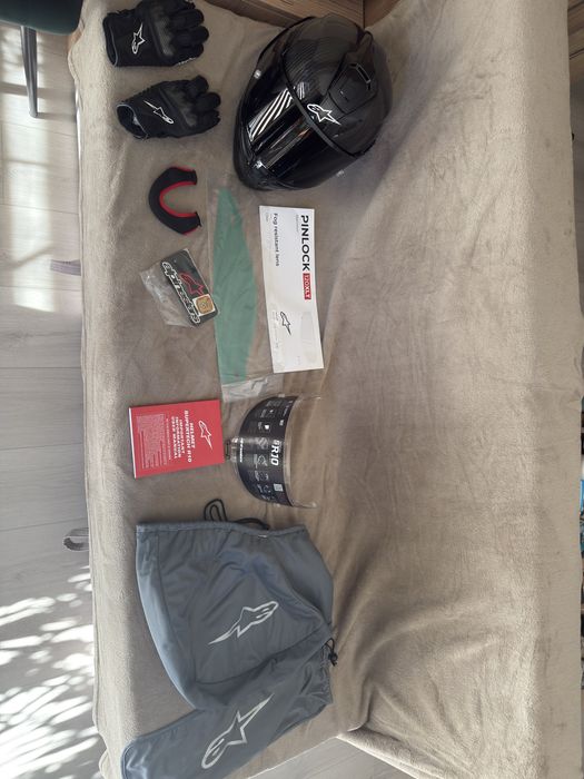 Чисто нова AlpineStars Supertech r10 Solid Helmet Black Carbon