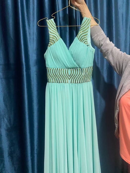 Продается Женское Вечернее Длинное платье одето  1 раз на свадьбу