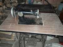 Maşină de cusut Singer fabricată înanite de 1960