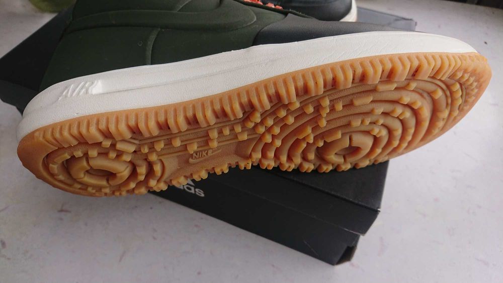 Обувки NIKE Lunar Force 1 Duckboot      40 номер стелка 25см- отлични
