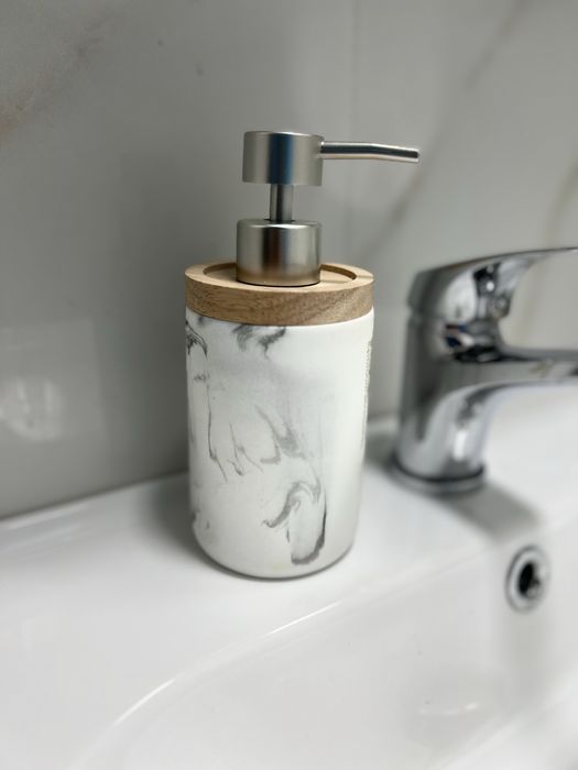 Inchiriez apartament .