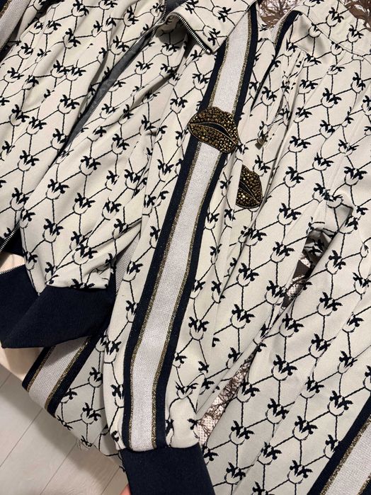 Екип на марката PINKO