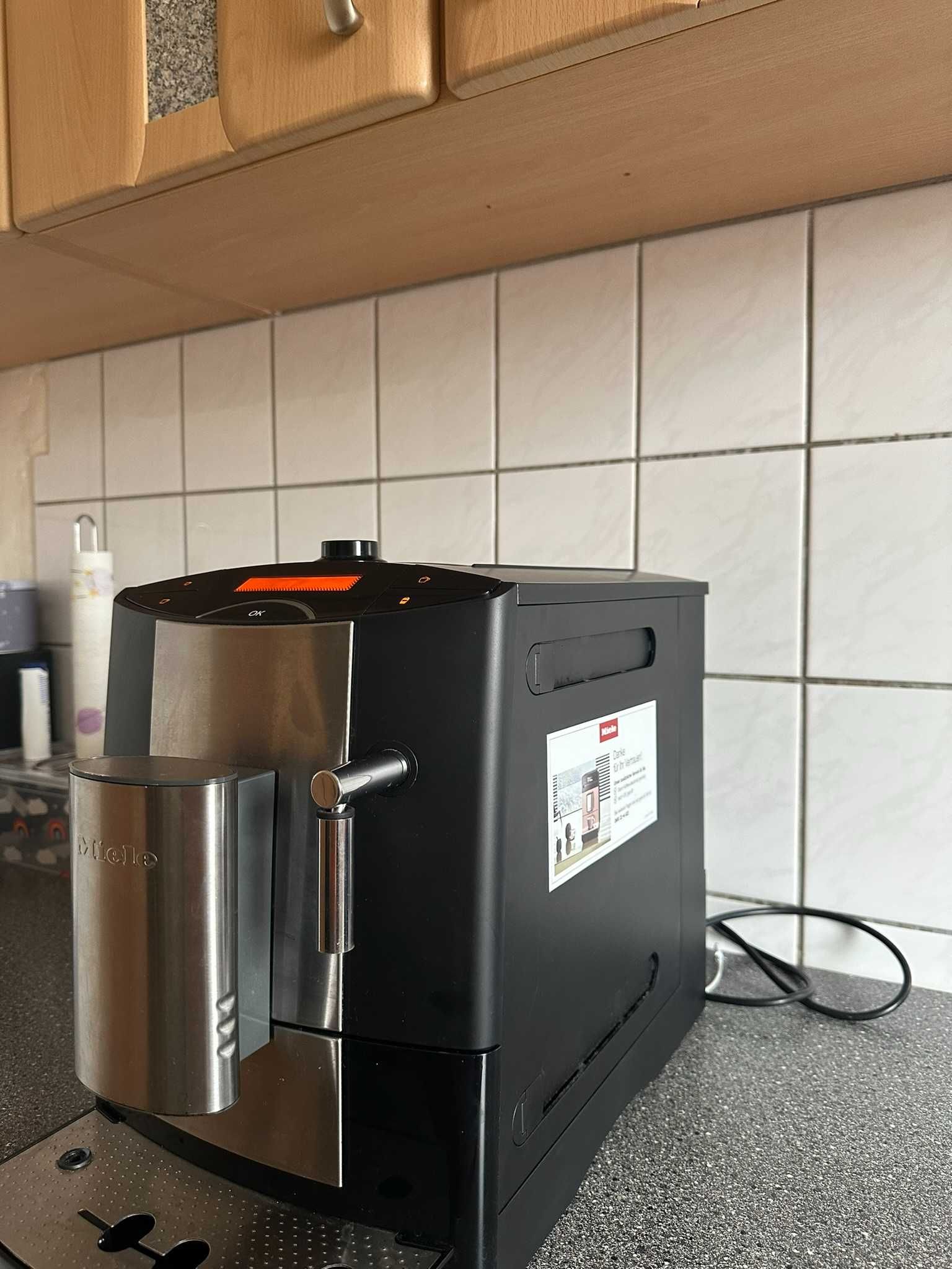 Vand  aparat de cafea Miele CM5200