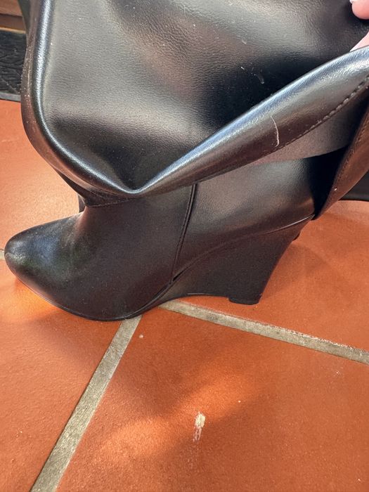 Черни ботуши с висок ток