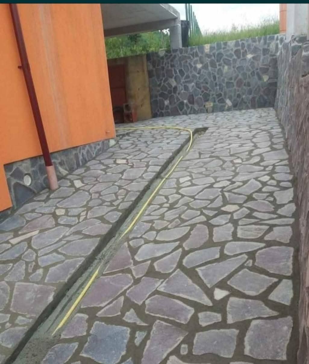 Pavajul din piatră naturală din Grecia este disponibil într-o nuanță e